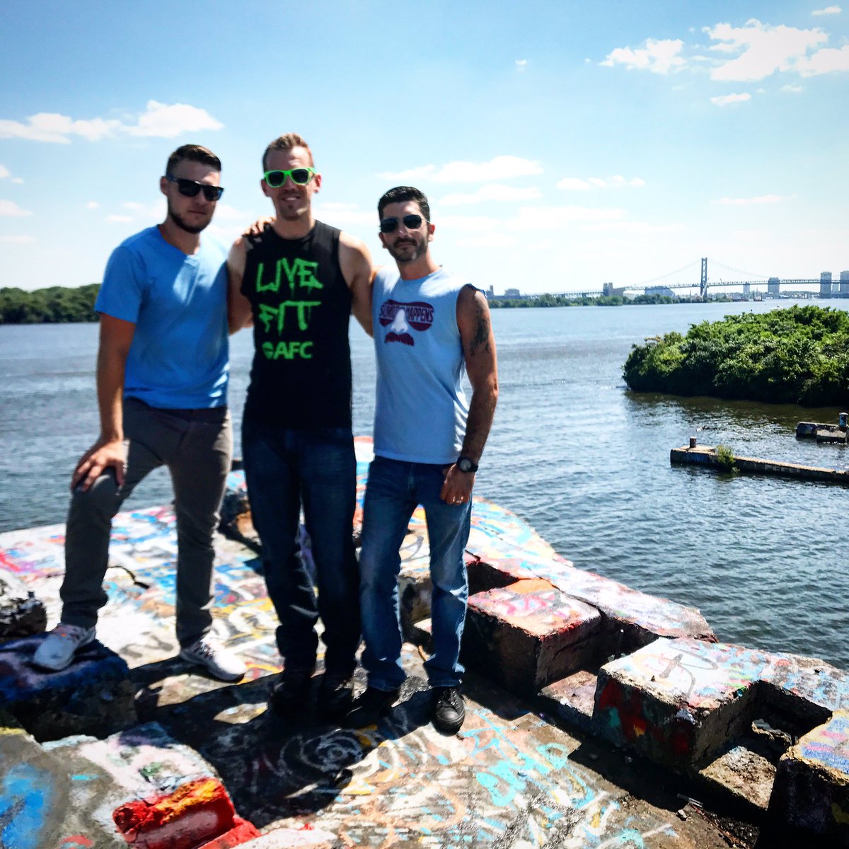 Took some shots at Graffiti Pier with RFM Photography today 🤘😆🤘
#graffitipier #omfg #saycheese #rfmphotography