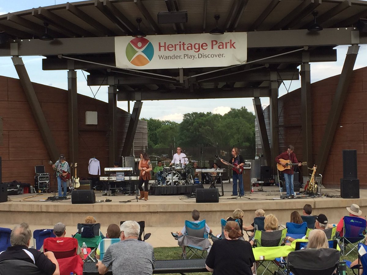 suestein27's tweet photo. Awesome free concert tonight @WheelingParkDst by #TheNewInvaders #60'sFlashback --audience loved it♥️‼️👍🎶😎 https://t.co/omIWl9x0eT