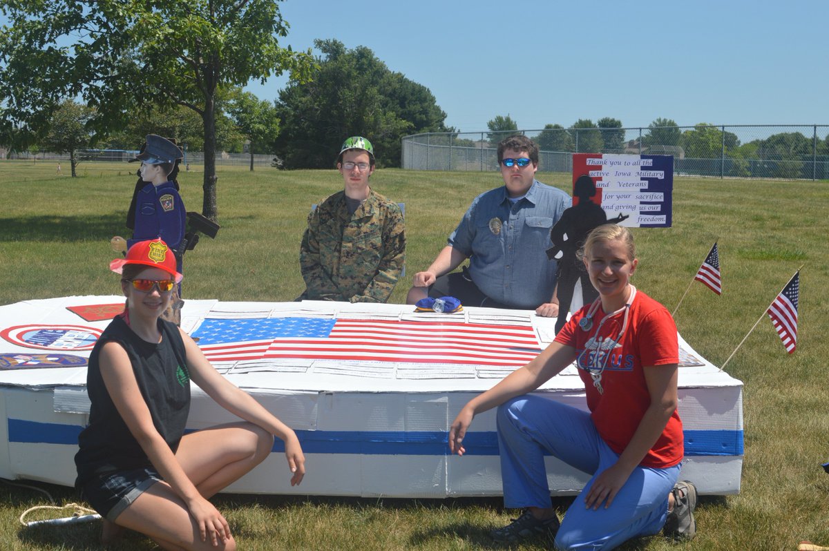 TheDanMan6435's tweet photo. Had a great time at the Boat Regatta @ #AnkenySummerFest with Emily, Connor &amp; Lexi. Our boat won the most creative award for the 3rd year. https://t.co/T84faQC1sz