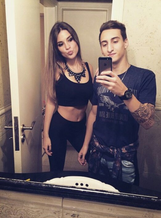 Nunca me soltaste la mano, gracias por estar ahí firme cada vez que te necesite. Sos una persona hermosa y de oro. Te amo tanto 👫💟