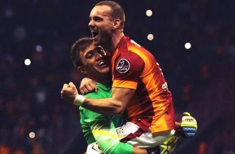 DSenasc's tweet photo. @GalatasaraySK Şu ikiliyi ellemeyin de naparsanız yapın❤💛 https://t.co/1PyPBjUgdJ