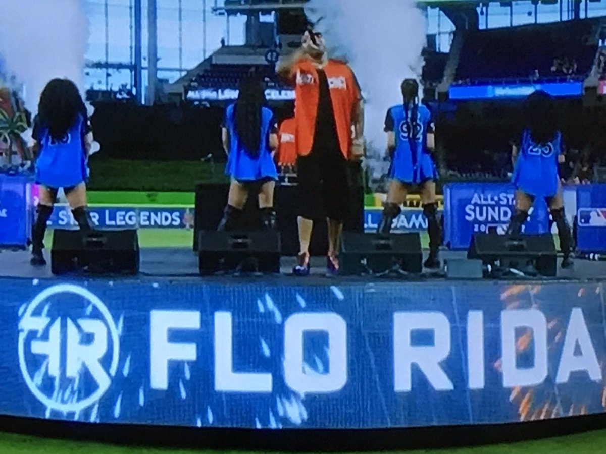 RRivera0822's tweet image. Enjoying All-Star Legends &amp;amp; Celebrity game with #asweek @TMobileAtWork @bnash001 @RJGomezIII @TonyCBerger joy