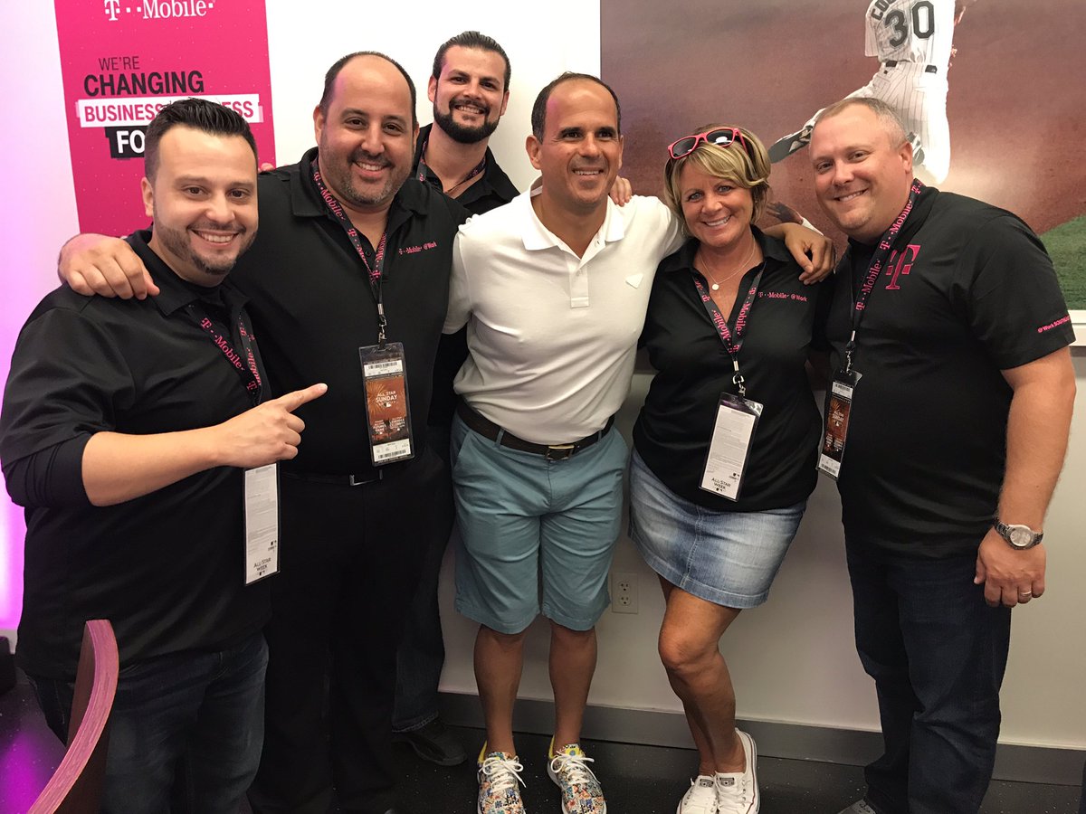 RRivera0822's tweet image. Enjoying All-Star Legends &amp;amp; Celebrity game with #asweek @TMobileAtWork @bnash001 @RJGomezIII @TonyCBerger joy