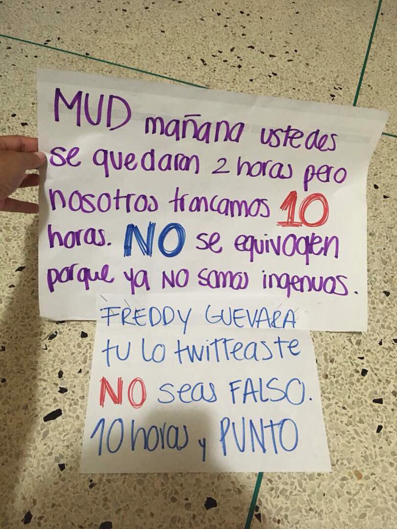 Itsamandarina's tweet photo. @FreddyGuevaraC @JuanAndresMejia HOY la leyeron y espero que no se les olvide! No salgan de su casa que quedaran trancados por 10h https://t.co/3A3bFXulW1