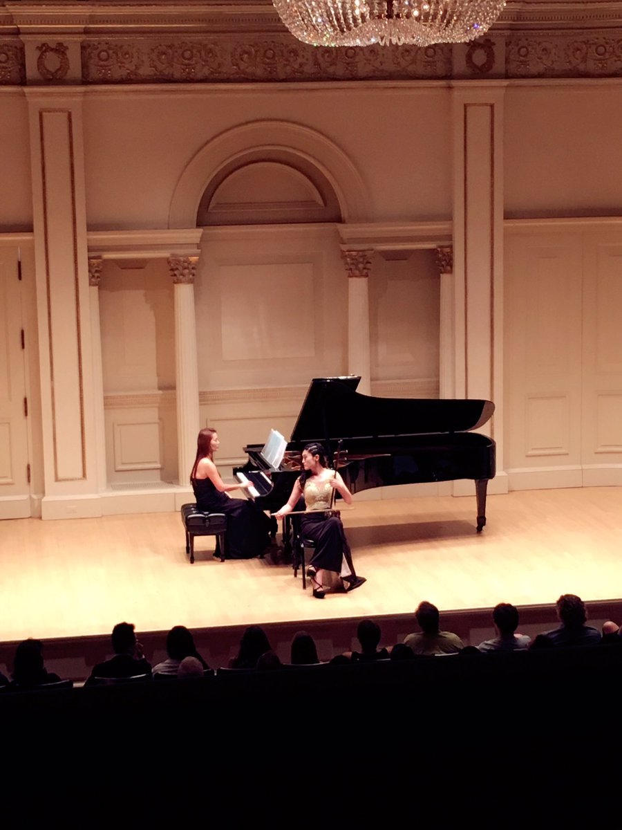 feifei_music's tweet photo. Concert at Carnegie Hall last night. Always enjoy this stage! #carnigiehall #concert #musician #chinesemusic #art #music #feifeiyang https://t.co/Gikq5hdExj