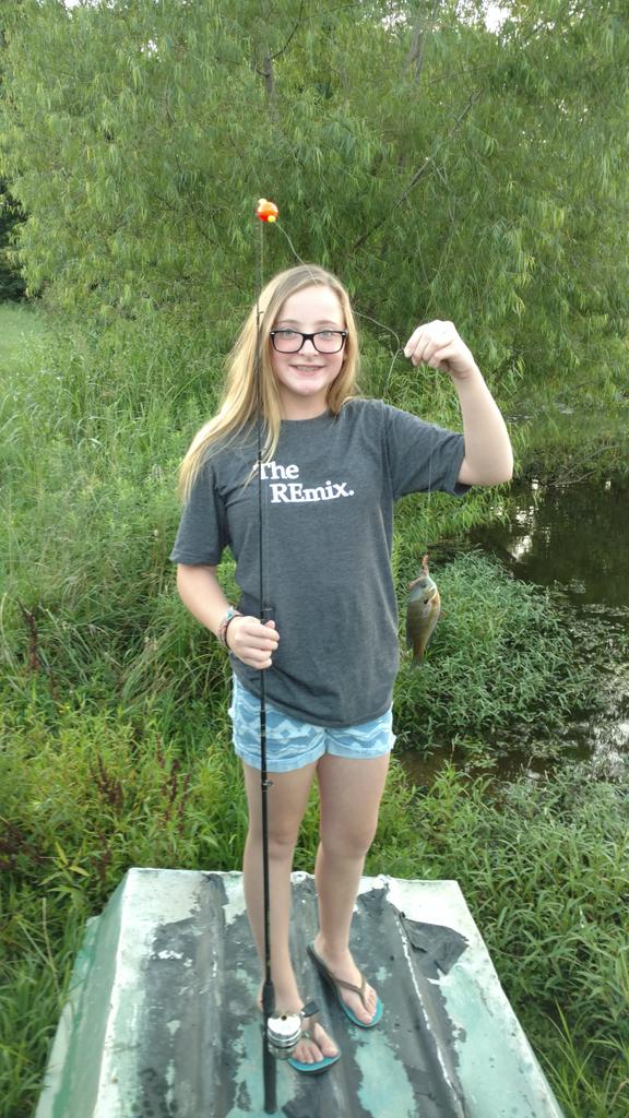 Carter_Cattle's tweet photo. Good way to spend the evening. We've drowned 18 worms and caught a dozen or so fish https://t.co/ZjFgToNOuI