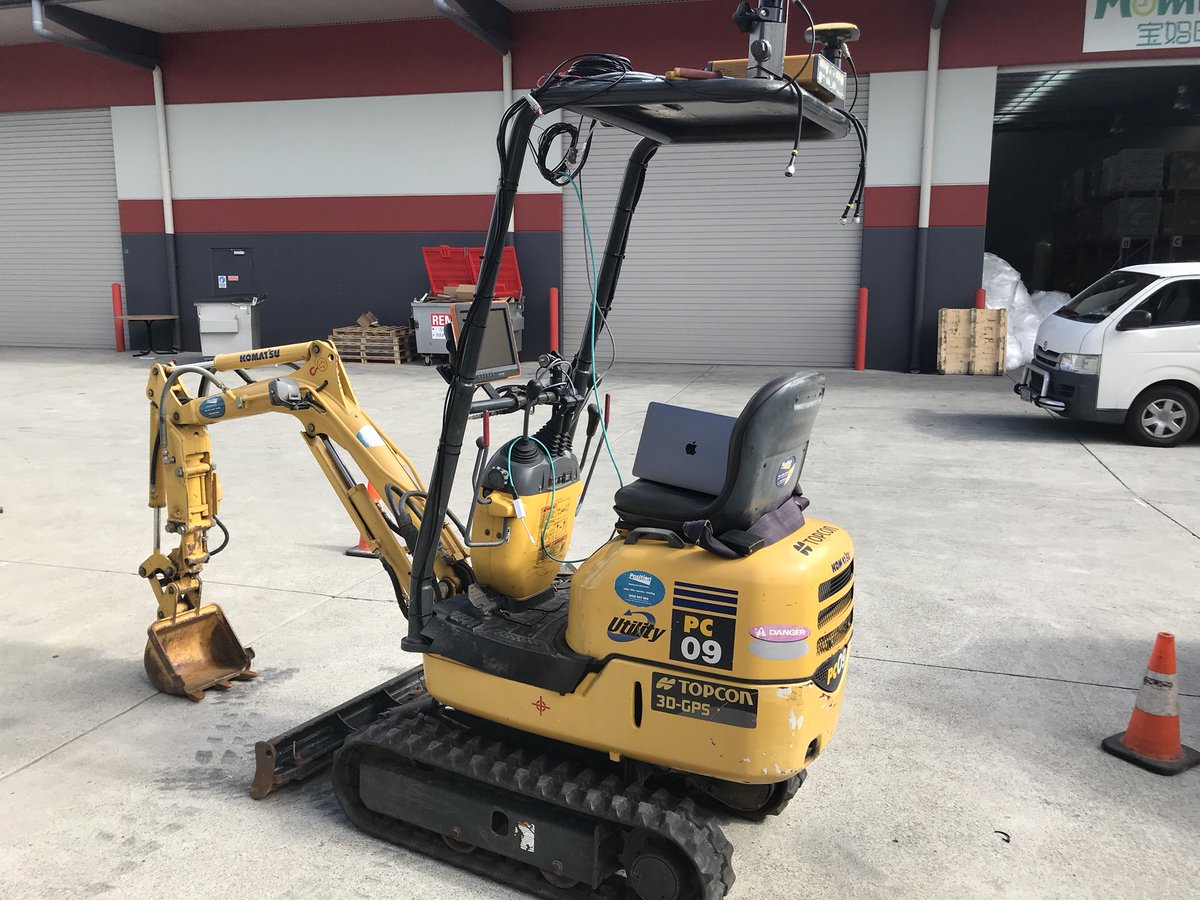 OneTrueCallum's tweet image. Nothing beats field testing on a scale model 🚜... imagine an 800 tonne digger. #UX #Toucan #MachineGuidance