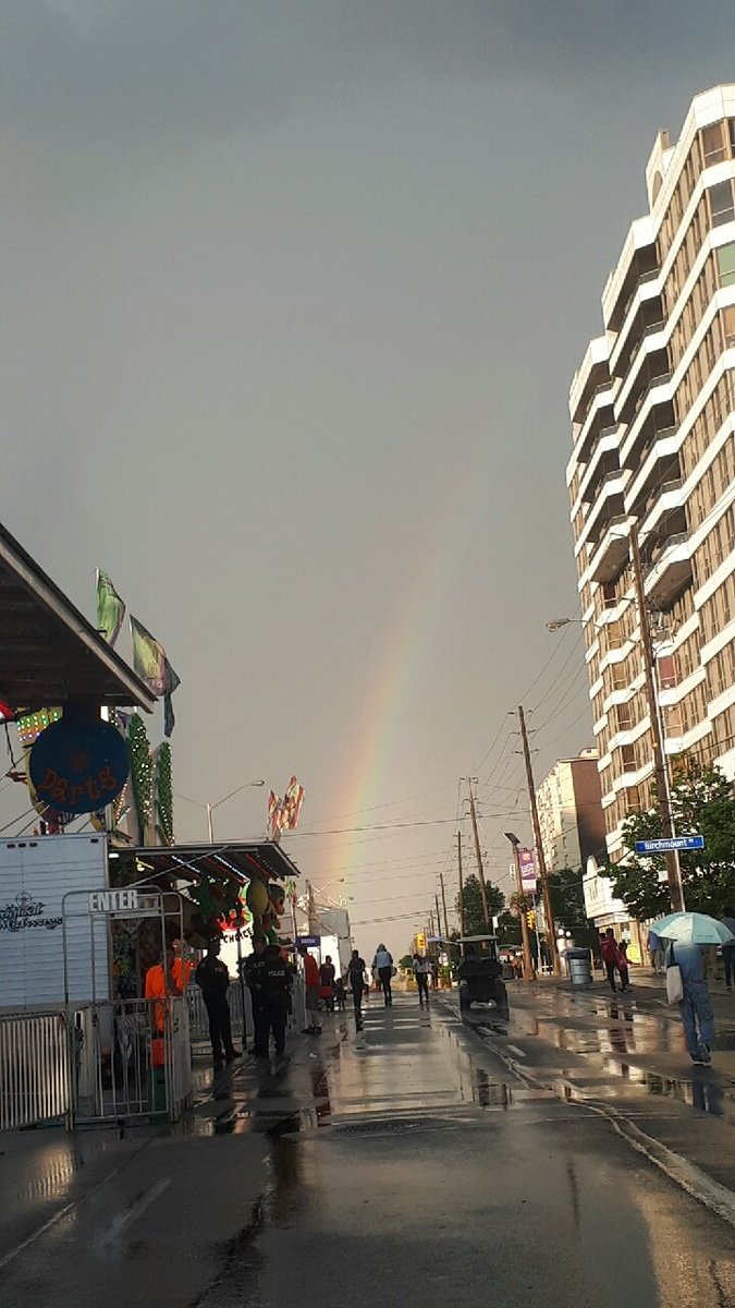Alexand08390355's tweet photo. #TasteofLawrence #photocontest #fun After the rain came a rainbow https://t.co/fA4KGSEvEa
