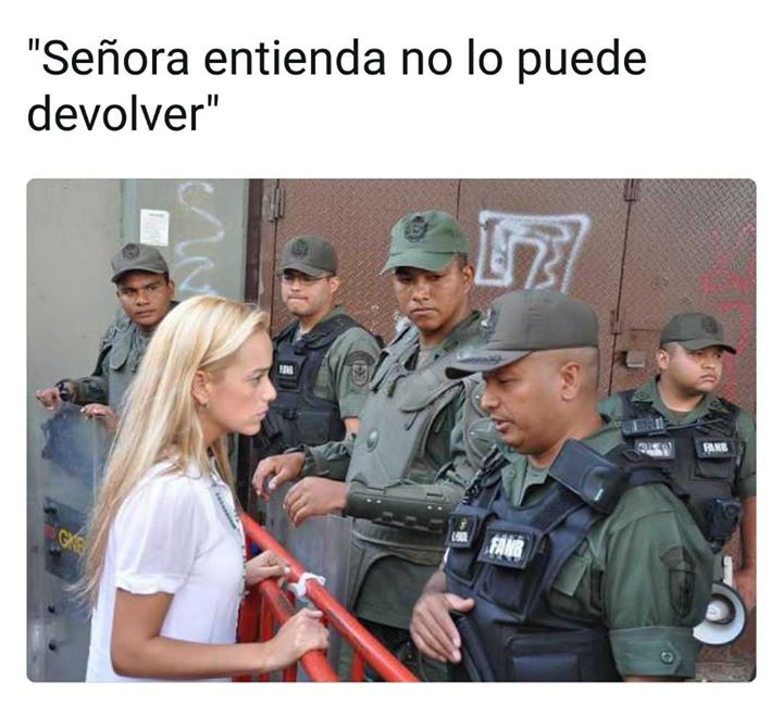 LeodagniM's tweet photo. solo lleva una noche, y ya la tintori se lo quiere devolver al negro jajajajajaja  CSM https://t.co/ZsvzZOFNay