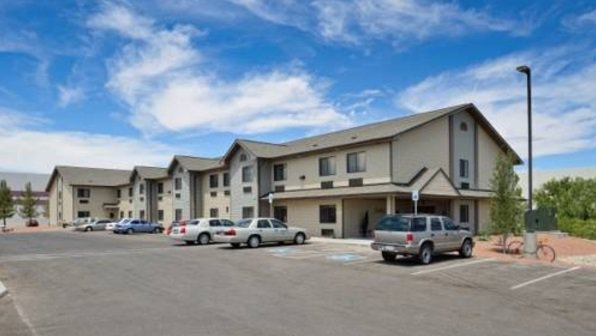 hotelsaver's tweet photo. $8/night at Oak Tree Inn #SantaTeresa #NewMexico https://t.co/NoqPe1K5XF
#hoteldeal #traveldeal #OakTreeInn https://t.co/tYXHMcvg3O