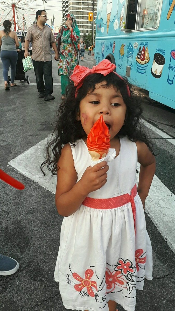 Alexand08390355's tweet photo. #TasteofLawrence #photocontest #funinthesun  My daughter and I had a great time! https://t.co/GcfATLworG