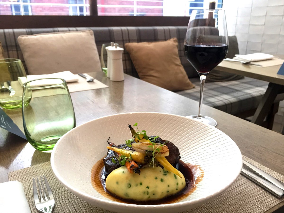WhatsOnMelb's tweet photo. Taste Little Collins St winter warmer: slow cooked beef cheeks, buttery mash + glass of Monichino shiraz, $29 pp https://t.co/L3zCNhZ3pH https://t.co/qzdMZaYpJk