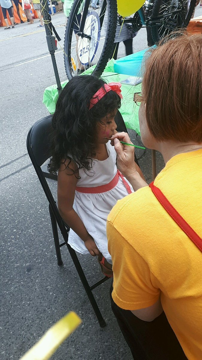 Alexand08390355's tweet photo. #TasteofLawrence  I https://t.co/XFA7d5QlE1