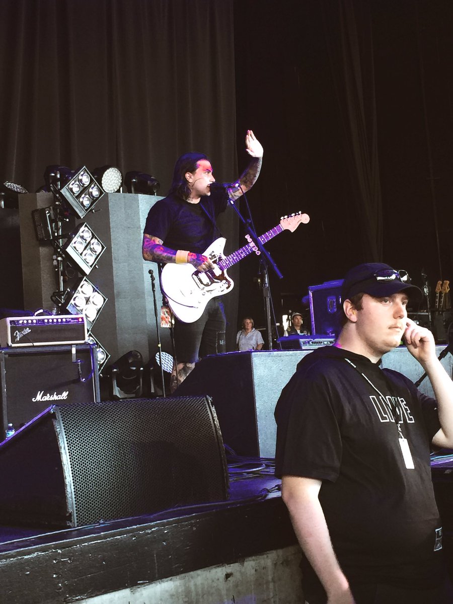 toastertits's tweet photo. @FrankIero thanks for blessing me with your talent , out in concord ca https://t.co/H4eSakpGIs