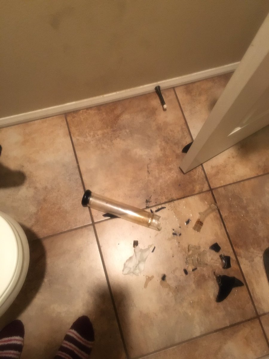 serenitysky71's tweet photo. Also this sad thing happened and I need a replacement asap ๐ฐ #sendhelp #payme #spoilme #bong #ripbong https://t.co/IHDNZfmA5x