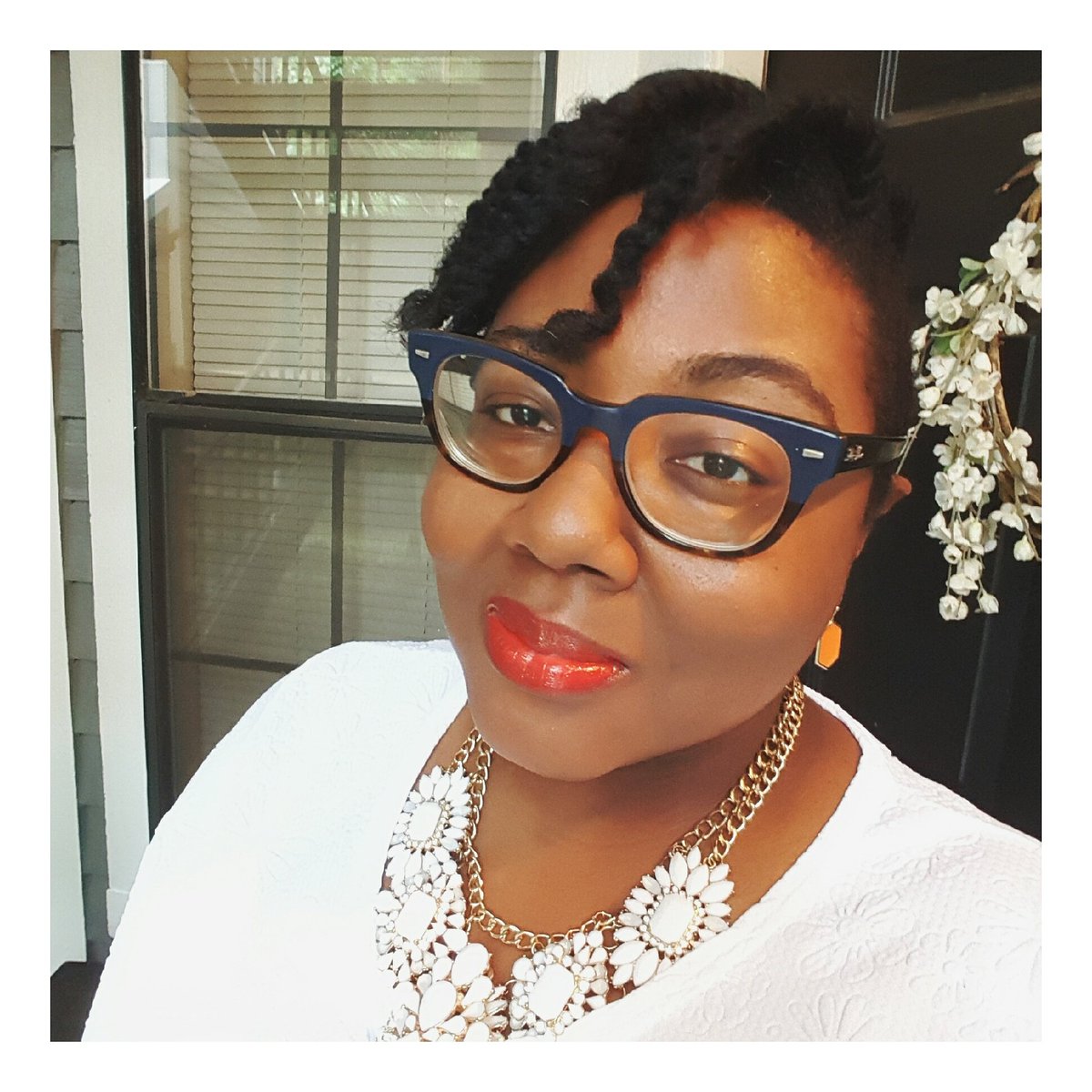 ShanRandom's tweet photo. Hey #RandomGlam fam! Quick Question: What are some of your favorite Orange lippies? 

#Lipstick #lipsticklovers #lippieoftheday #beauty https://t.co/ja6Xbr9lQy