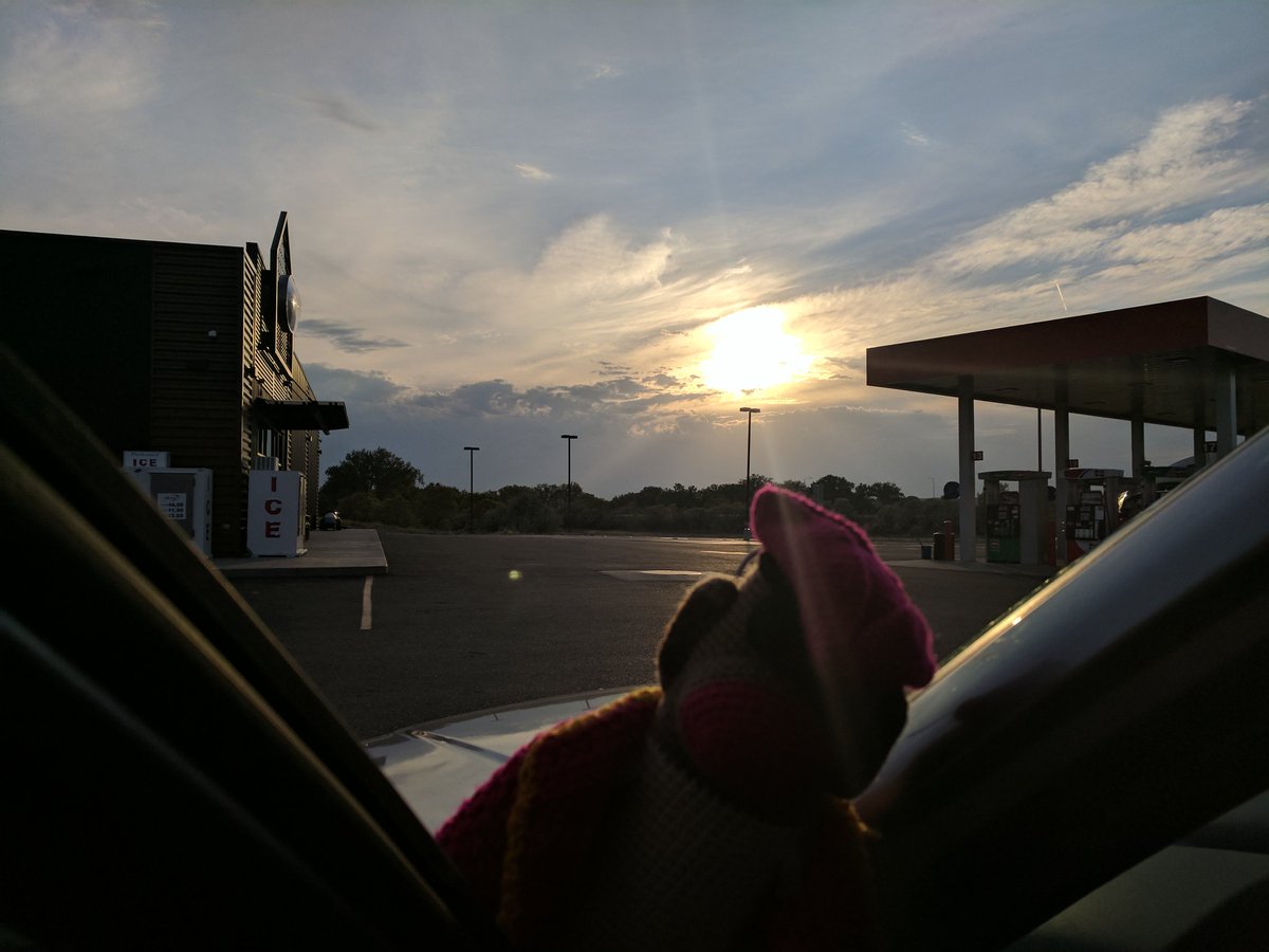 jororoasting's tweet photo. Another full day of driving... and still in Montana! But #bigsky ain't no lie! #adventuresofapiratemonkey https://t.co/8yOCvkgbS6