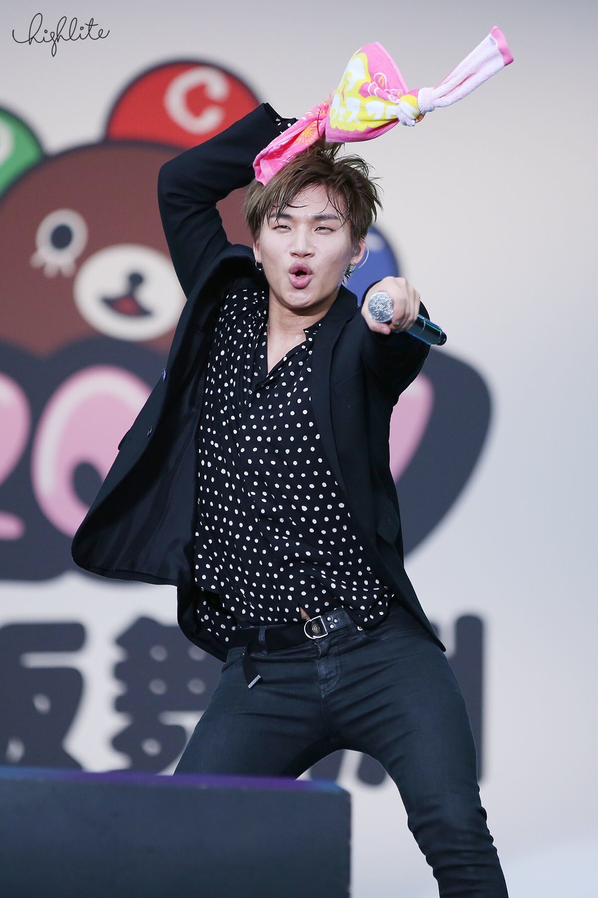 完全アウェイの緊張感で登場は笑顔がひきつる Twitter Search Twitter