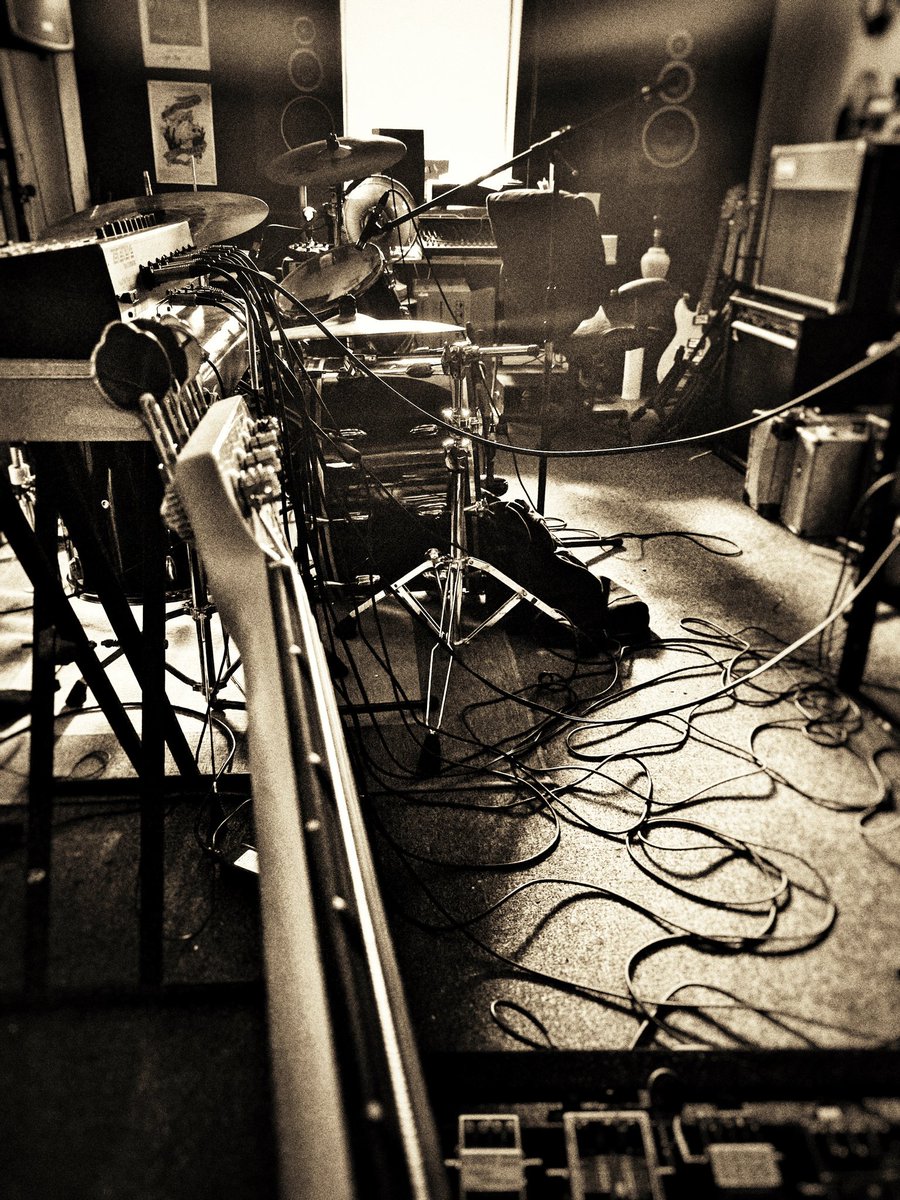 roomcontrolband's tweet photo. IT HAS BEGUN - Recording underway. Stay tuned! #roomcontrolband #newalbum #2017 @BandSRecords #psyched #mtl #montreal https://t.co/PgKTWFlafZ