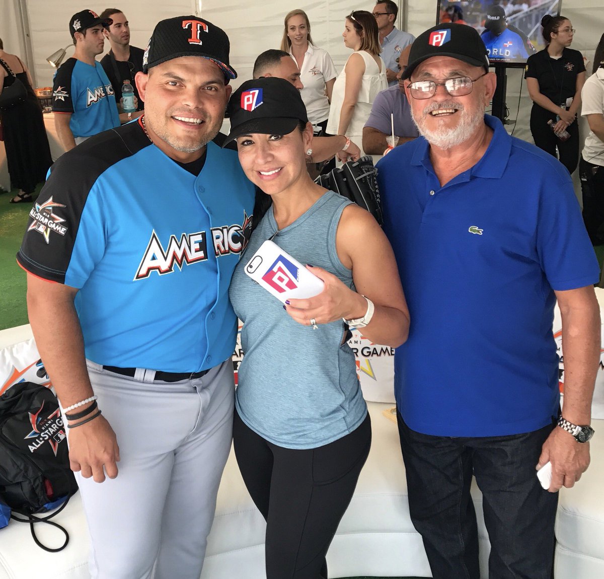Ivan Pudge Rodriguez on X: Some fun times with my wife and dad at the  Legends and Celebrity softball game #ASG con la familia en Miami, jugando  un poco de Softball  /