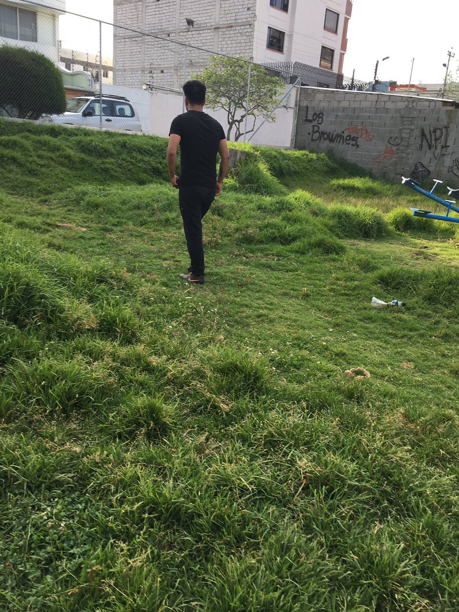 SanJosédelInca, parque descuidado vandalismo e ingreso a propiedad privada, hemos puesto quejas y <a href="/MunicipioQuito/">Municipio de Quito</a> no hace nada @24horasUIO