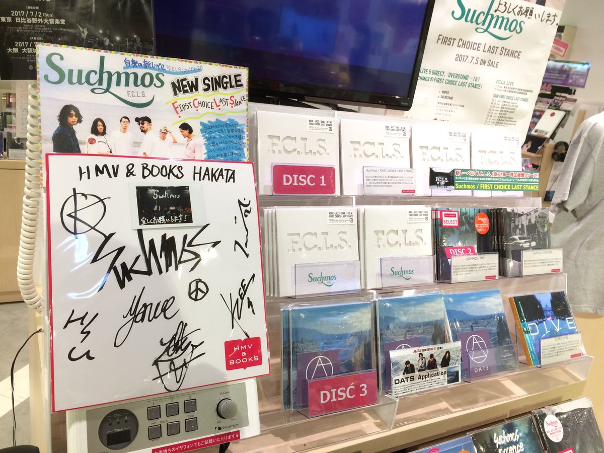 hmvbooks_hakata's tweet photo. 【#Suchmos】#FIRSTCHOICELASTSTANCE 好評販売中！
自ら立ち上げたレーベル「F.C.L.S.」からの第1弾シングルです！グルーヴィなロック・ナンバー「#WIPER」と、夕暮れに映えるメロウな「#OVERSTAND」を収録！この夏マスト盤!！　#サチモス https://t.co/kKcYg7htT1