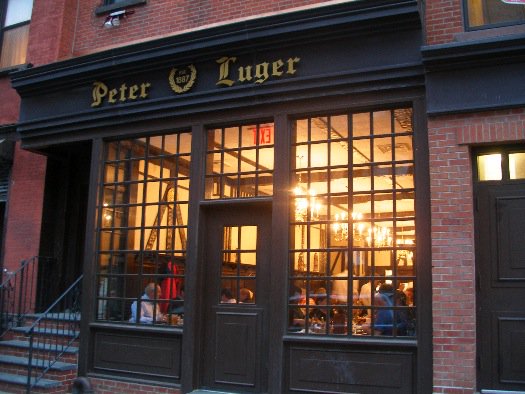 carlosramirezl3's tweet photo. @AlbertoRT51 @NdelZulia Este es el restaurant donde estaba Rafael Ramírez: "Peter Luger" Brooklyn, New York. https://t.co/whsLSvKwPI