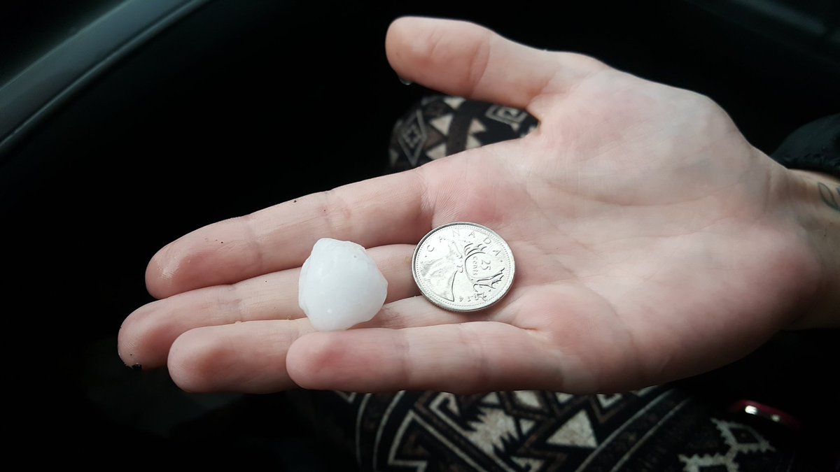 Ronnie_Rabena's tweet photo. Quarter size hail, South of Bowden, AB July 9, 2017 - 8:15pm #abstorm @TwistedChasers https://t.co/BDSdBFnOYM