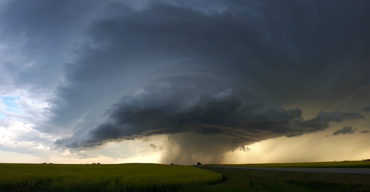 attila_thefun's tweet photo. East of Olds #abstorm https://t.co/cOokAZpsaN