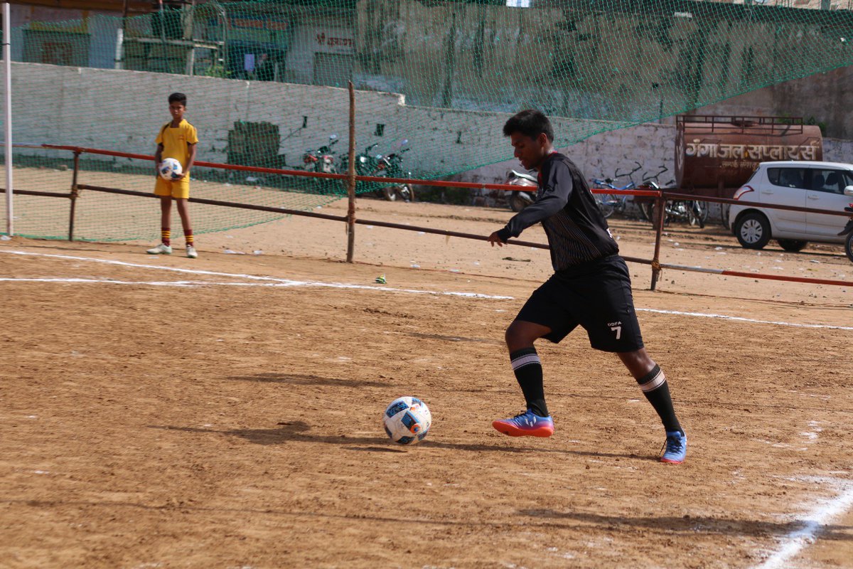 Ajan3434's tweet photo. ⚽ doing what i love most #playinggames #futsal #captain #number7 #player ️ https://t.co/erRp2FWSPi