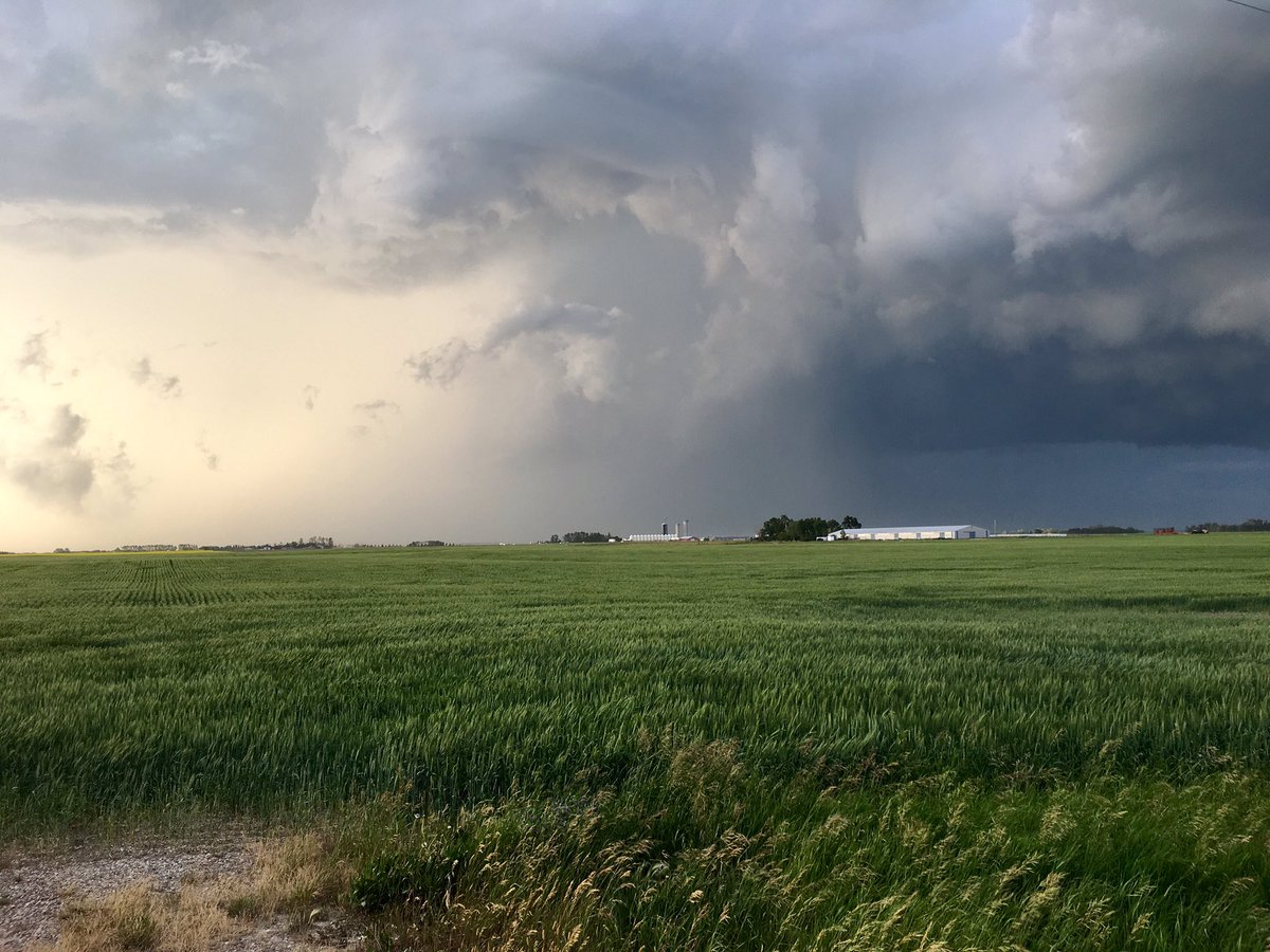 hailchaser77's tweet photo. @CTVdavidspence #Abstorm just passed over QE2 near Olds https://t.co/CprzmTHRXk