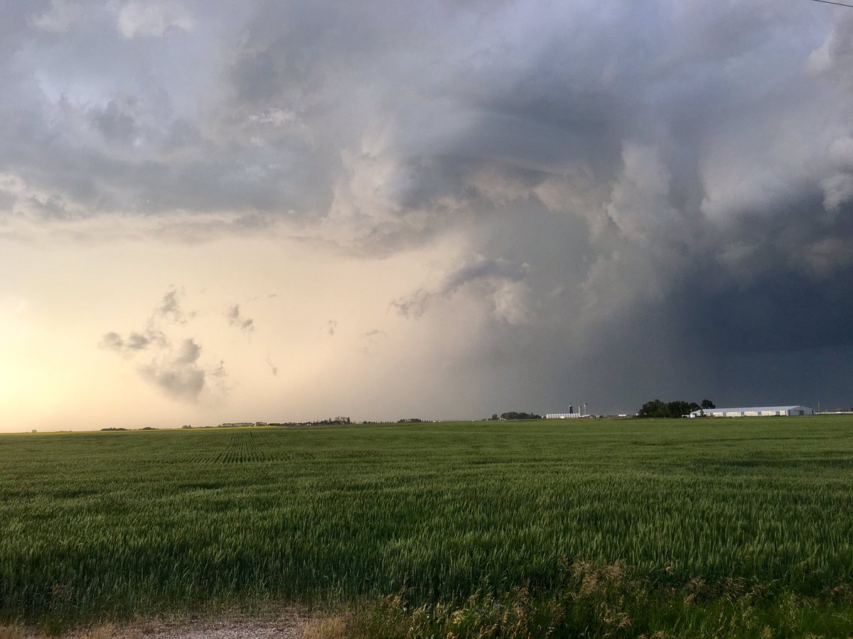 hailchaser77's tweet photo. @CTVdavidspence #Abstorm just passed over QE2 near Olds https://t.co/CprzmTHRXk