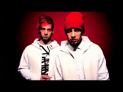 Twenty One Pilots Releasing New Album In 2017?
crwd.fr/2u3mjeO
