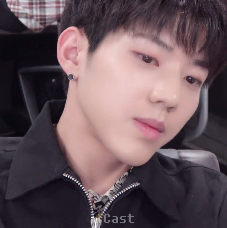 cy_sairinseu's tweet photo. Dowoon's visual is something we should take seriously. Look at him! Kyaaaaa~~~
#Visual6 #Day6 #Dowoon #maknae #drummer @Jae_Day6 https://t.co/5cbv73dwID