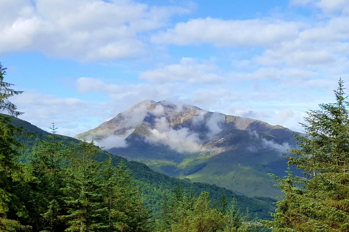 Beinn a'Bheithir poking through the clouds this morning.
#Balachulish #Glencoe #Highlands #Mountains #Photography #ScotSpirit #LoveScotland