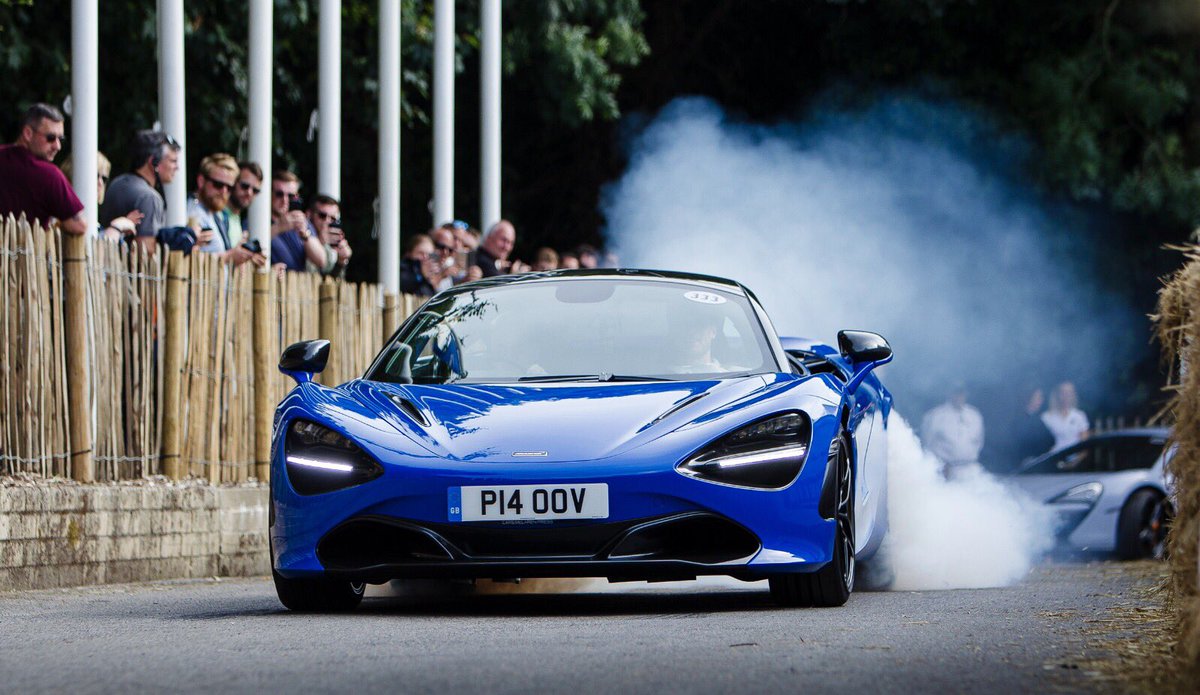 McLarenAuto's tweet photo. Let's start #mclarenmonday with some 720S tyre-smoking magic https://t.co/h4NZ0PAsQp