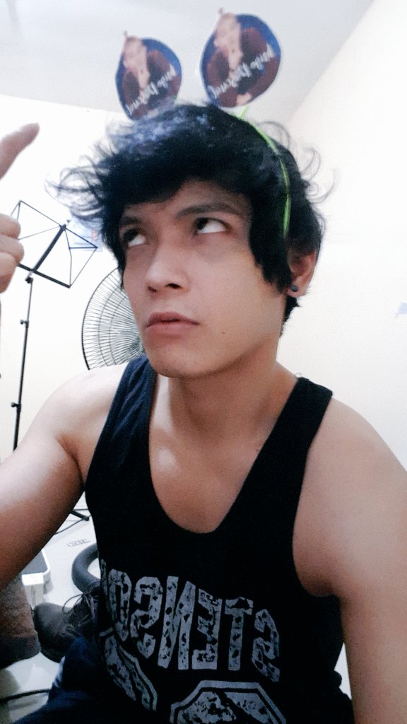 voltzvallejo's tweet photo. Late na at di ko nakuha name nya pero salamat sa #loveties na nagbigay nito! https://t.co/JZvlGfr4F8
