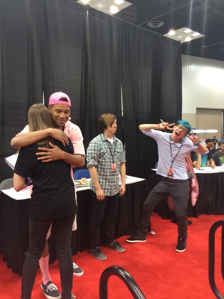 GubernathLily's tweet photo. Thanks to @IndyPopCon I got to meet my idols. Best weekend ever. @CrankGameplays @Girbeagly @OGchanYT #IndyPopCon2017 https://t.co/2ei2h8eig5