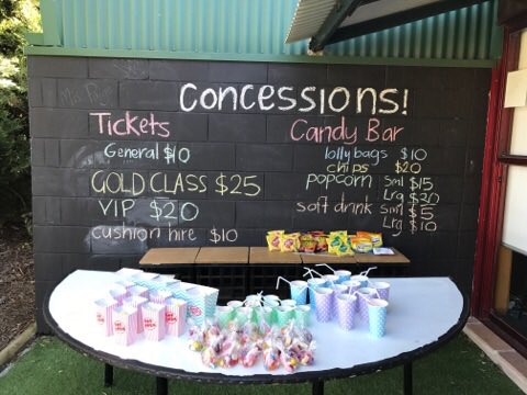 shhhhaneyD's tweet photo. 5/6P spending their hard earned class money for their end of term rewards day #highrollas #cashmoney @BlairmountPS https://t.co/kNCCZj8ap7
