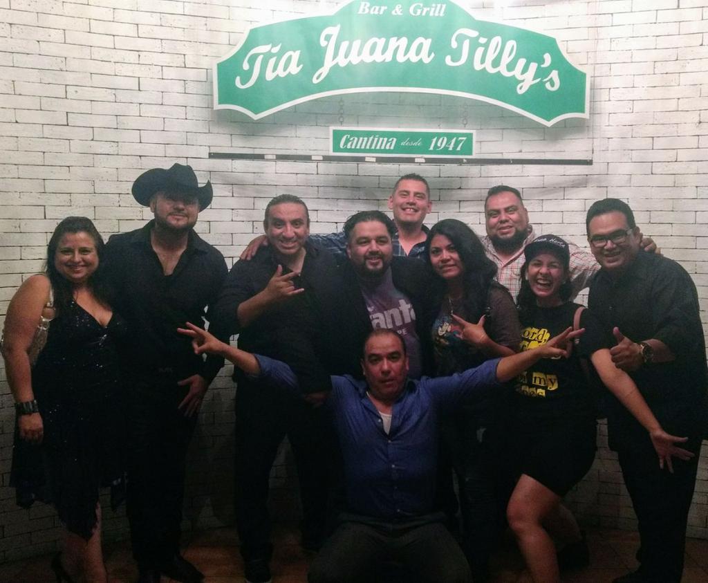Solorzano191084's tweet photo. La noche estuvo genial en compañía de @Avaldivia2006 @ELFORAS @ramirezangel84 @KeshoComedy #Victor #Vizcarra #Alien #AlexGil https://t.co/2dIIgHNPPS