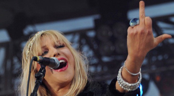 Courtney Love Reveals Why Alternative Rock Is Sexist And Homophobic alternativenation.net/courtney-love-…