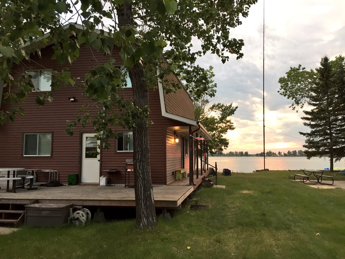 MegzReynolds's tweet photo. Another scorcher of a day at the lake and as nice as it was really praying for some rain for our crops. #doingaraindance #farmlife https://t.co/5A6gBD1DE3