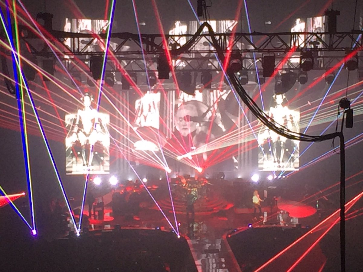 callykhs's tweet photo. Saw QUEEN+Adam Lambert tonight and was fucking transported. I have a whole new appreciation for them and their songs. #BEYONDAMAZED https://t.co/i2BtdTqQLP