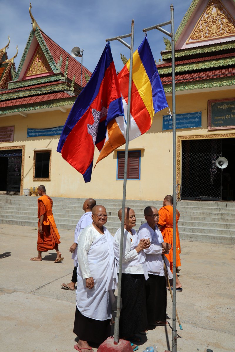 #buddhist monks and nuns at Wat Neak Voan celebrating as Sambo Prei Kuk was enlisted as the World #Heritage Site. #UNESCOWorldHeritage