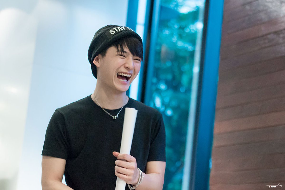 170709 เช้าวันหยุดมันก็จะสดใสหน่อยแหละ 😆😆   #KristPerawat #พลทหารของก้อน <a href="/kristtps/">คุณพี⛅💛</a>