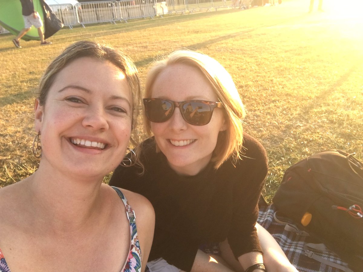 BellaDavis06's tweet photo. And we're queuing! @Wimbledon here we come! 🎾 https://t.co/UpJgC0KdyX