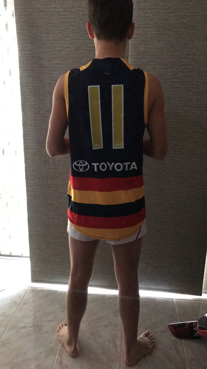 maitlandb33's tweet photo. Brother wanted to wear the new Guernsey to footy training @paulseed40 #weflyasone https://t.co/QnByeCKFIq