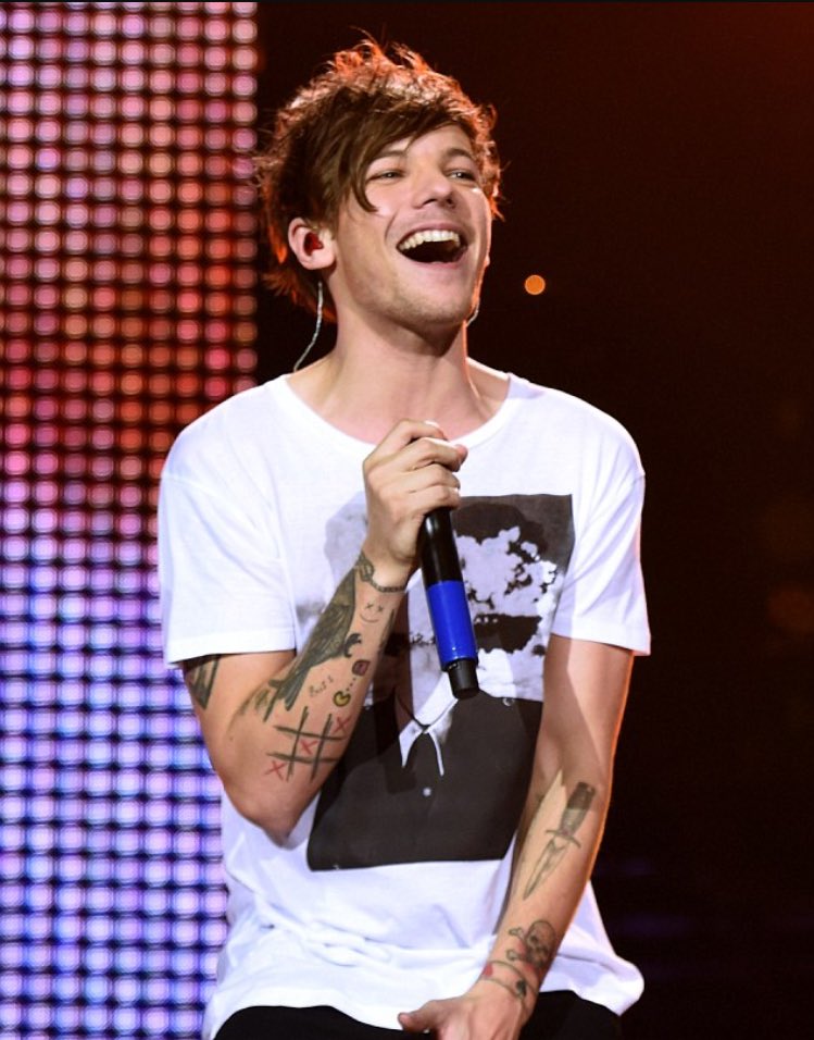 boysarebackproj's tweet photo. #backtoyou #BackToLouis
Who else can't wait to see Louis back on stage singing his heart out to his wonderful album that's awaiting!? 😍🙌🙋🤗 https://t.co/FaFHYTI1KX