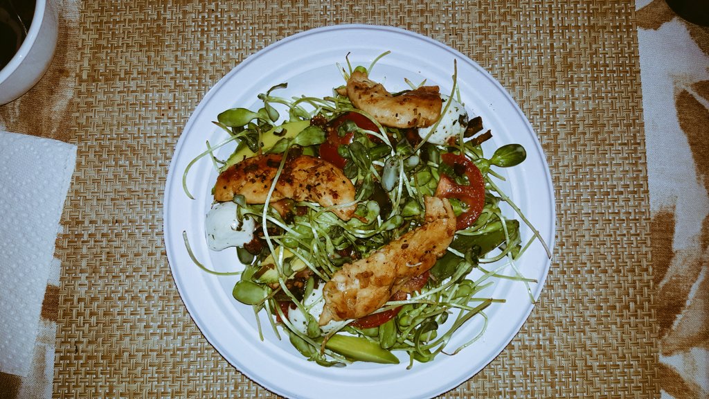 OASIS_FARMS's tweet photo. Sunflower sprouts w/ lemon peppered chicken  #eatlocal #localfarming #microgreens https://t.co/w8tOW6kl8J