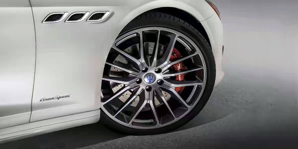 smotarcar's tweet photo. India's popular and luxurious car Maserati quattroporte full specification on https://t.co/Tl1pafPRYV
https://t.co/j1M0NaxbrY

#smotarcar https://t.co/5JyG4M7gHw